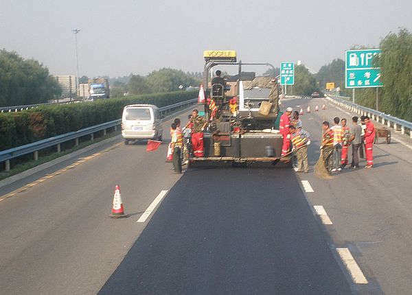 集團公司承攬河南省首次大面積運用UTAC-10工藝進行高速公路養護項目順利通過驗收