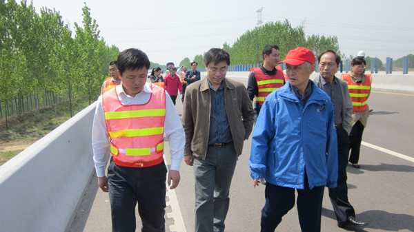 中國工程院沙慶林院士蒞臨養護公司尉許高速公路養護段實地調研